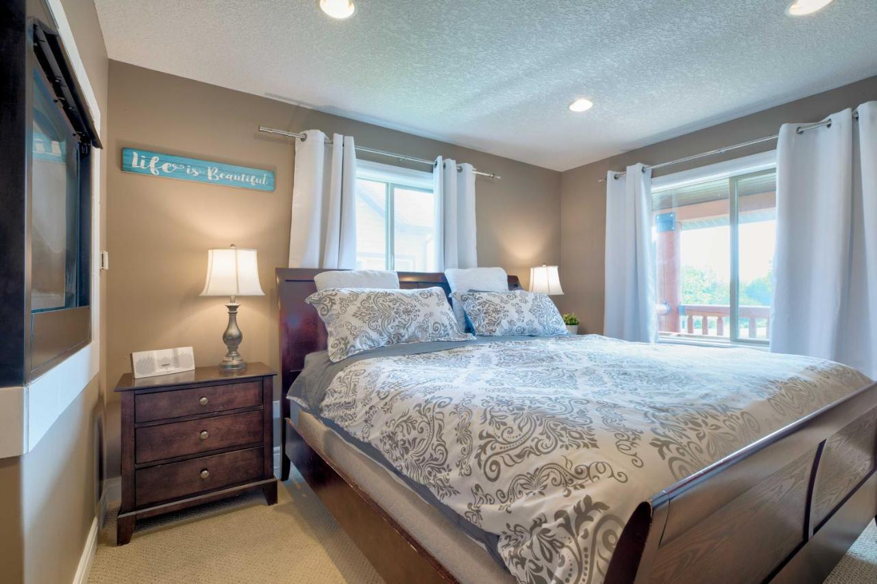 Villa Whispering Pines Cabin With Pool, Lake And Golf Access! à Pine Lake Extérieur photo