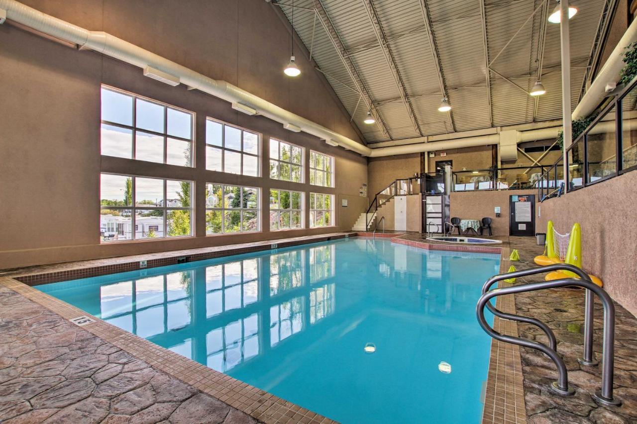 Villa Whispering Pines Cabin With Pool, Lake And Golf Access! à Pine Lake Extérieur photo